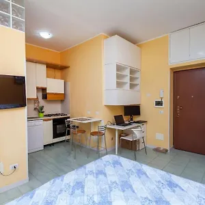 Appartamento Monolocale Vicino Nuova Mm5, Milano